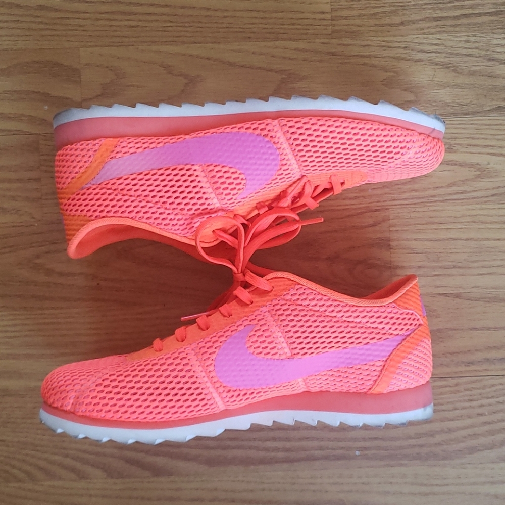 Nike tennis shoes